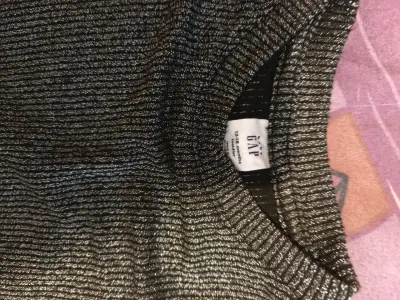 Sweater de niña con volantes brillantes - miniatura 2