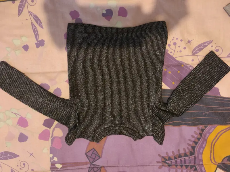 Sweater de niña con volantes brillantes - 3