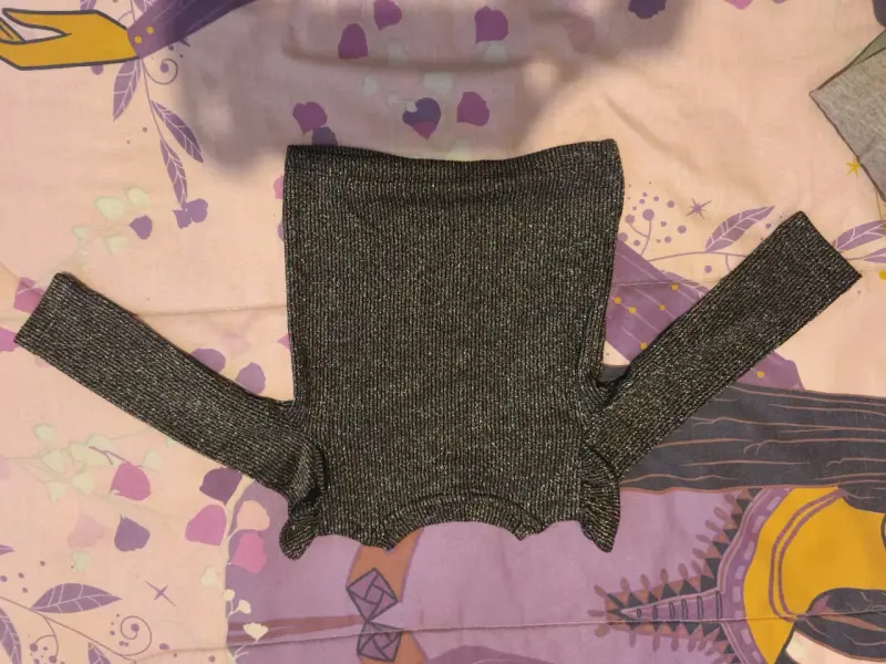 Sweater de niña con volantes brillantes - 4