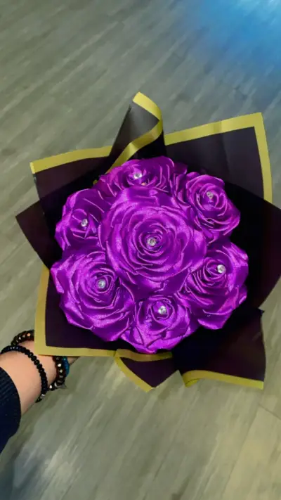 Ramo de flores artificiales moradas con cristales - miniatura 1