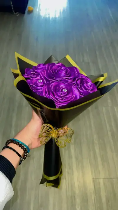 Ramo de flores artificiales moradas con cristales - miniatura 2