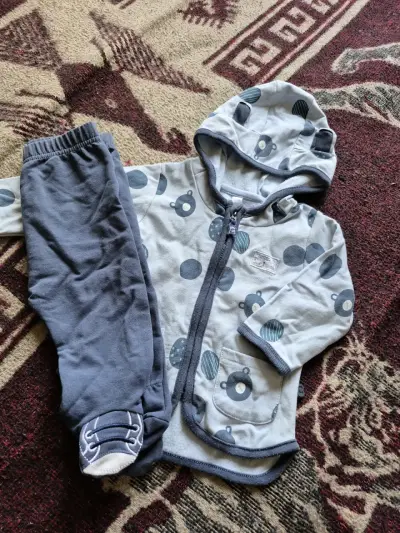 Conjunto infantil polerón y pantalón "Black and Blue" - miniatura 2
