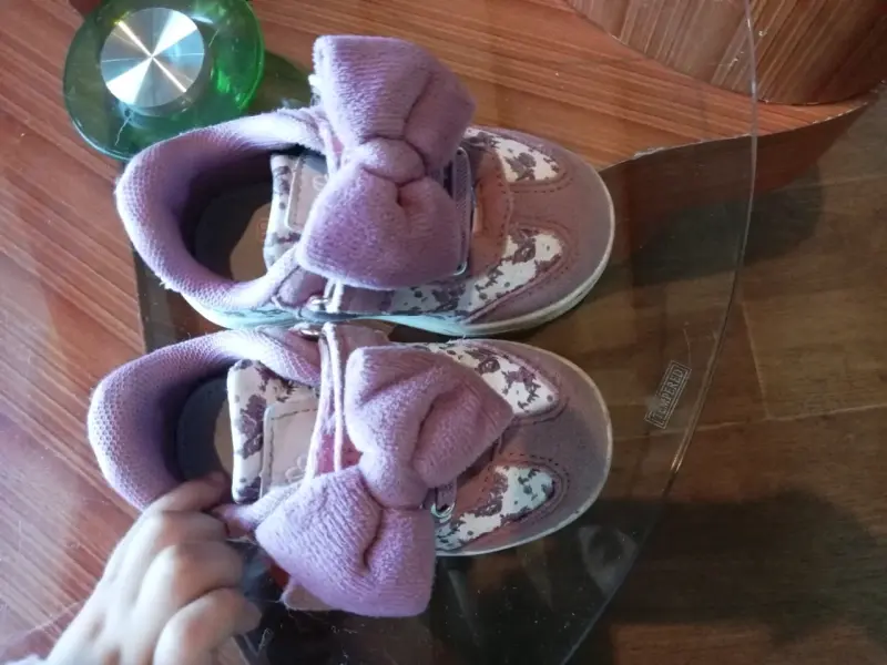 Zapatillas infantiles rosadas con lazo - 3
