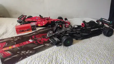Modelos de autos de carreras Ferrari y Mercedes - miniatura 3