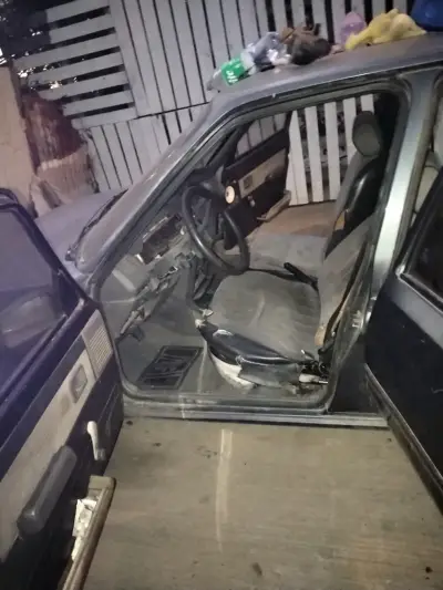 Auto compacto GT usado en buen estado - miniatura 4