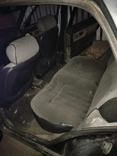 Auto compacto GT usado en buen estado - miniatura 5