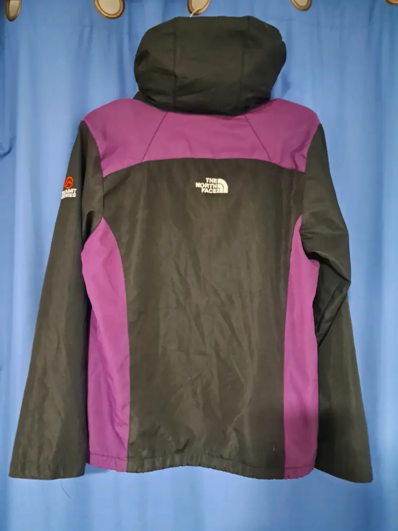 Cortavientos The North Face - Negro y Morado - 2