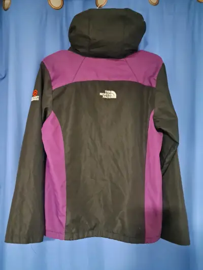 Cortavientos The North Face - Negro y Morado - miniatura 2