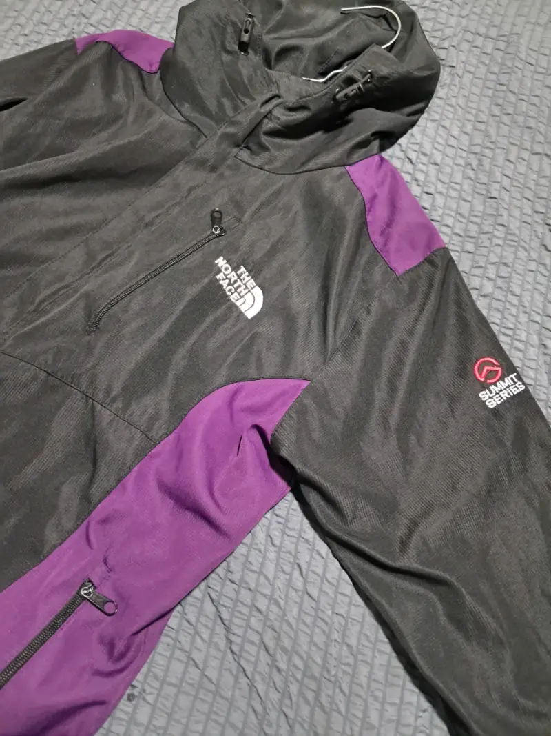 Cortavientos The North Face - Negro y Morado - 5
