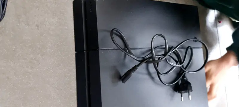 Consola PS4 con dos controles - 3