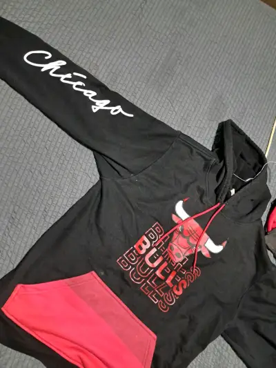 Polerón Chicago Bulls - Negro y Rojo - miniatura 2