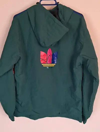 Chaqueta deportiva Adidas verde con capucha - miniatura 2