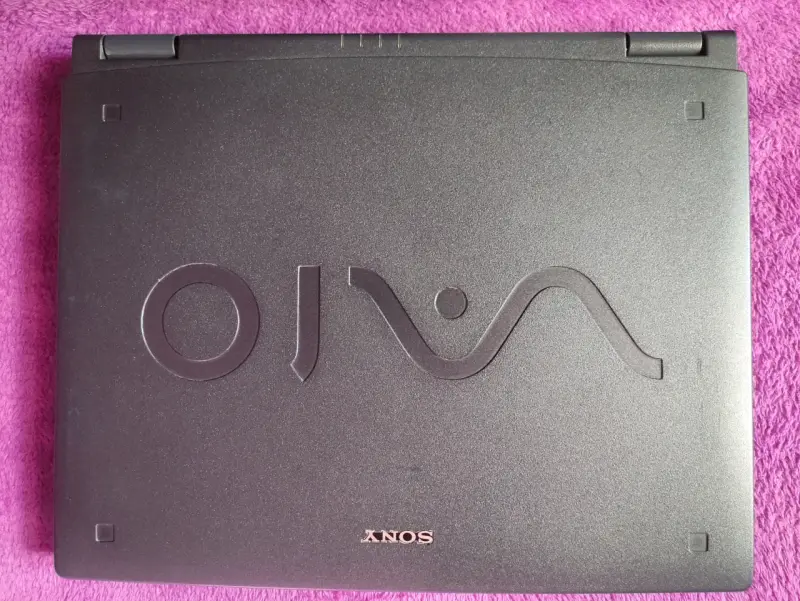 Laptop Sony Vaio antiguo en buen estado - 2
