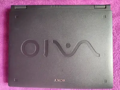 Laptop Sony Vaio antiguo en buen estado - miniatura 2