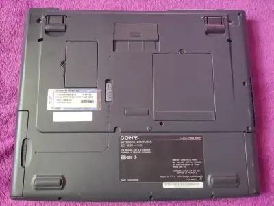 Laptop Sony Vaio antiguo en buen estado - miniatura 5