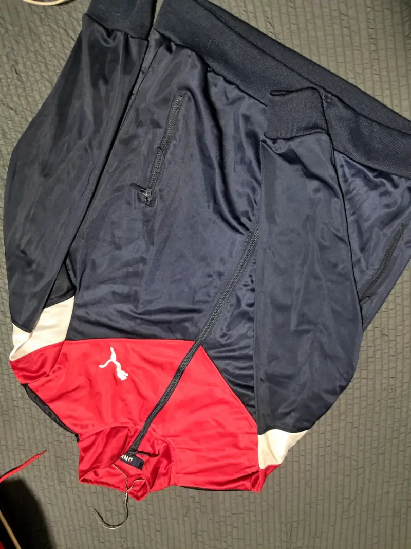 Polerón Deportivo Puma - Rojo y Negro - 2