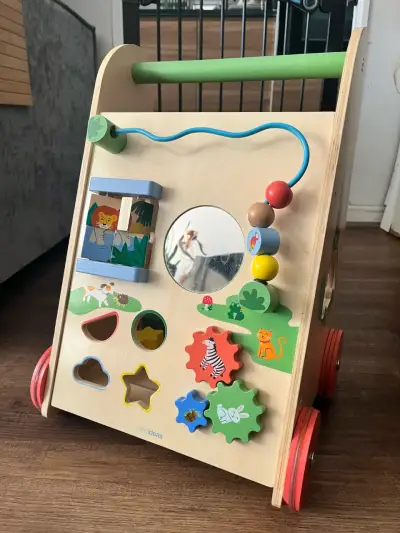 Andador de madera para niños con actividades - miniatura 1
