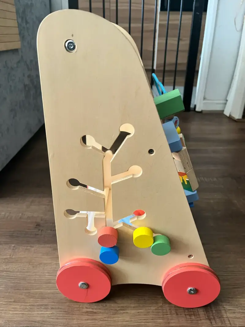 Andador de madera para niños con actividades - 2