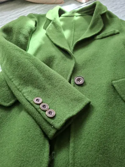 Abrigo verde elegante para mujer - miniatura 2