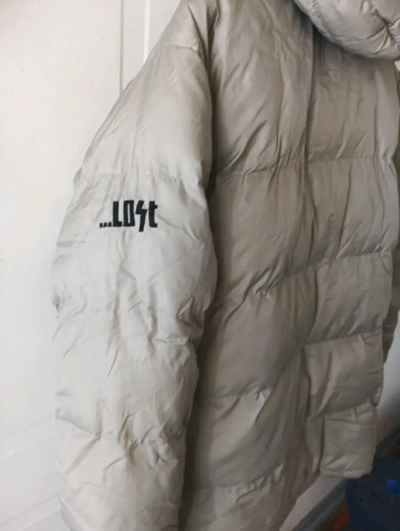 Chaqueta acolchada beige marca Lost