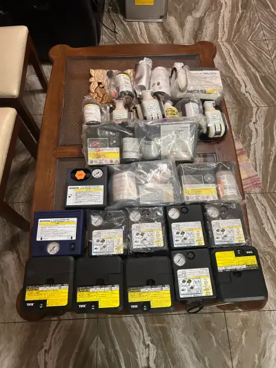 Compresor con Kit de reparación de neumáticos - miniatura 1