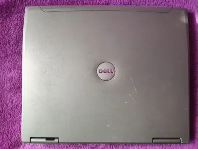 Antigua Laptop Dell Latitude D610 usada - miniatura 2