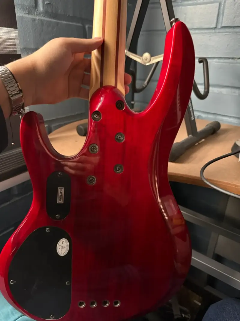 Bajo eléctrico LTD B-204FM 4 cuerdas - 6