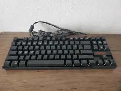 Teclado mecánico Redragon compacto negro - miniatura 1