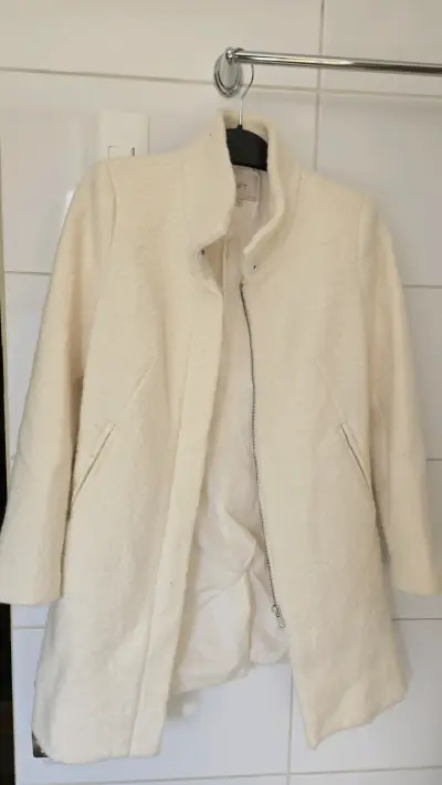 Abrigo blanco crema de lana 50% con cierre - miniatura 1