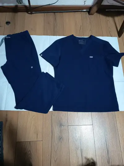 Conjunto de uniforme médico azul marino - miniatura 1