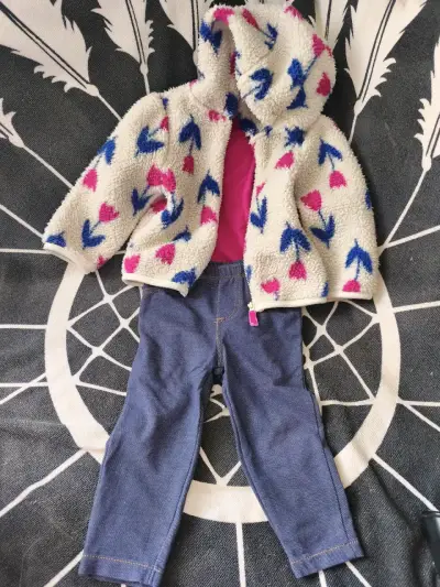 Conjunto infantil con chaqueta de polar - miniatura 1