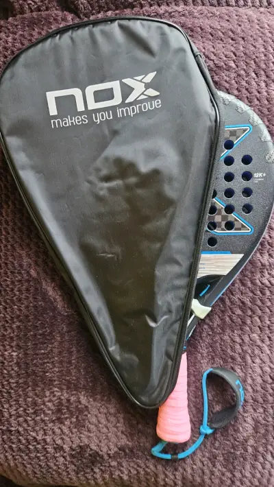 Pala de pádel NOX con funda - miniatura 1