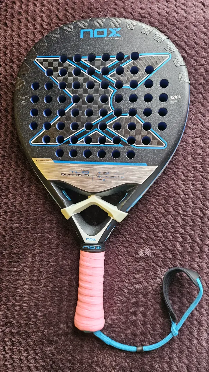 Pala de pádel NOX con funda - 2