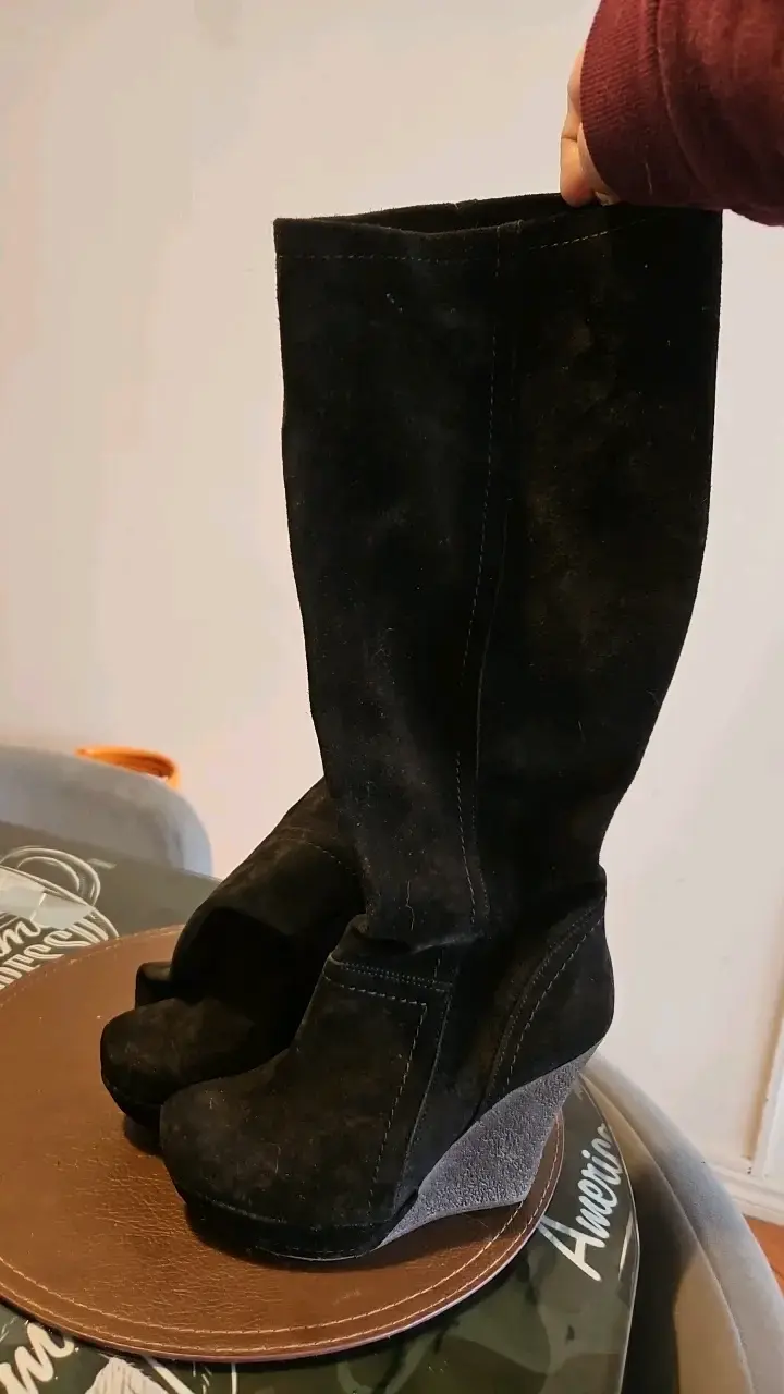 Botas largas de cuña negros de gamuza - 2