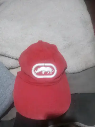 Gorra roja con logo de rinoceronte - miniatura 1
