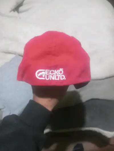 Gorra roja con logo de rinoceronte - miniatura 2