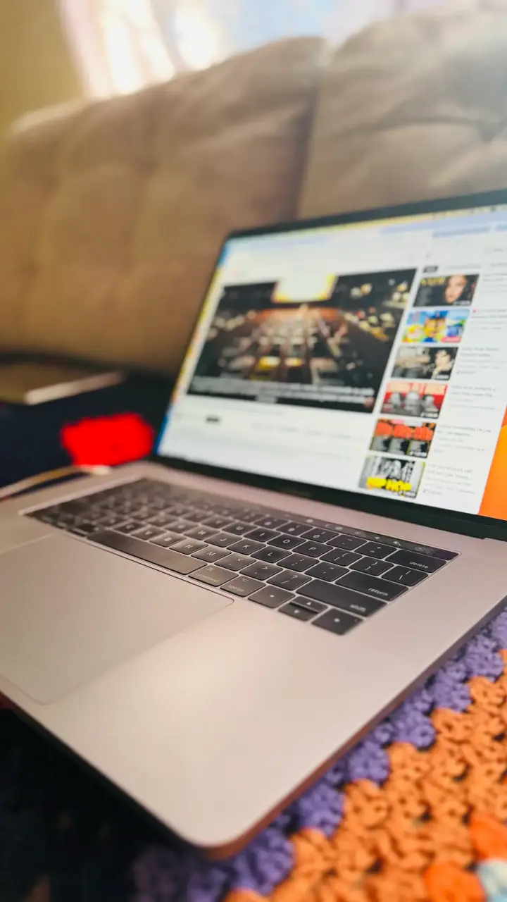 Laptop MacBook Pro 15.4  pulgadas en buen estado - 1