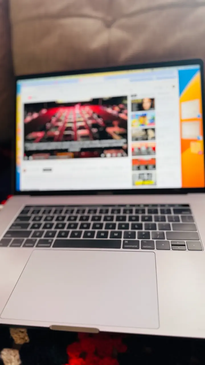 Laptop MacBook Pro 15.4  pulgadas en buen estado - 6