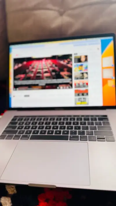 Laptop MacBook Pro 15.4  pulgadas en buen estado - miniatura 6