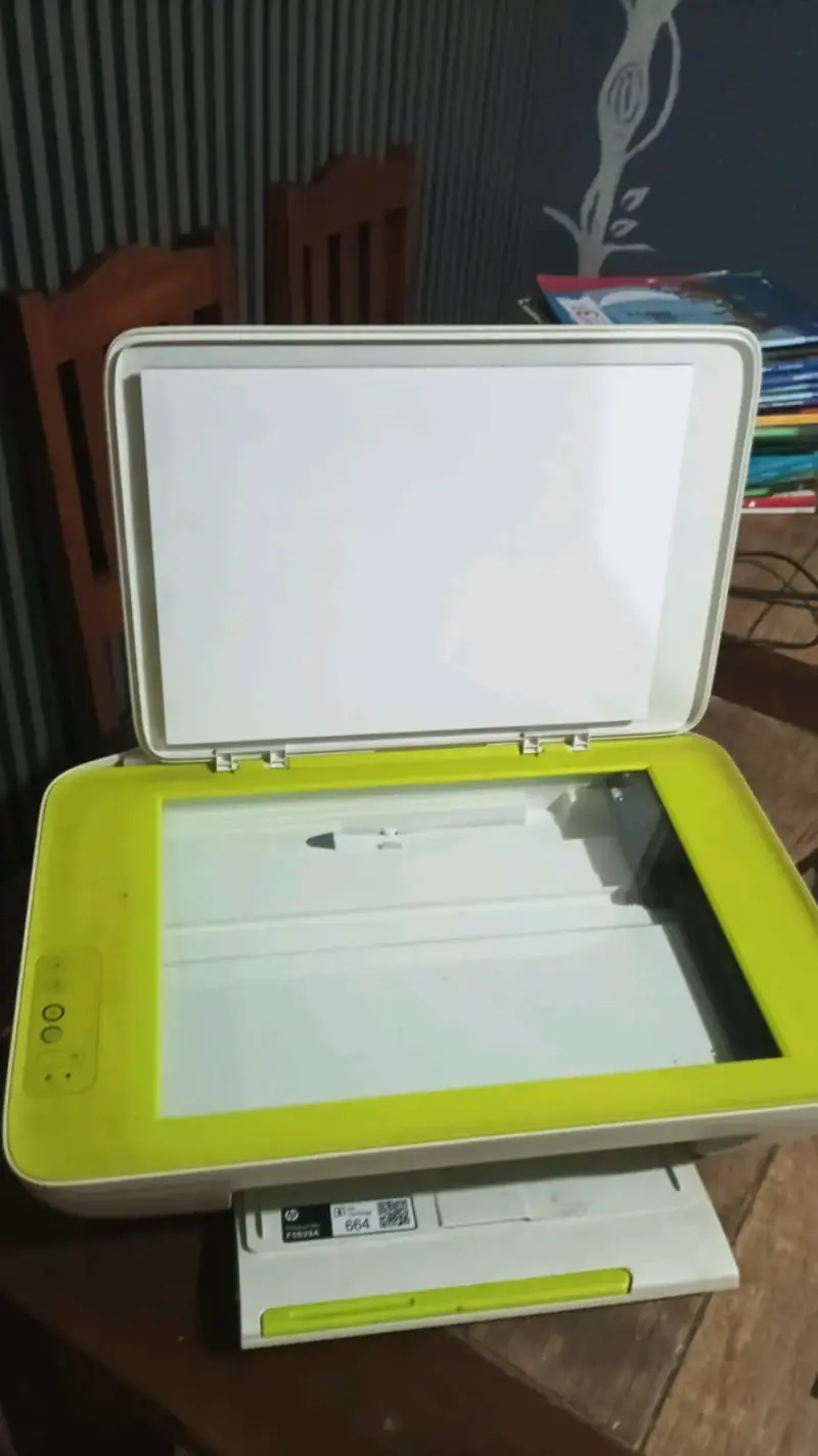 Impresora multifuncional HP DeskJet color blanco - 2