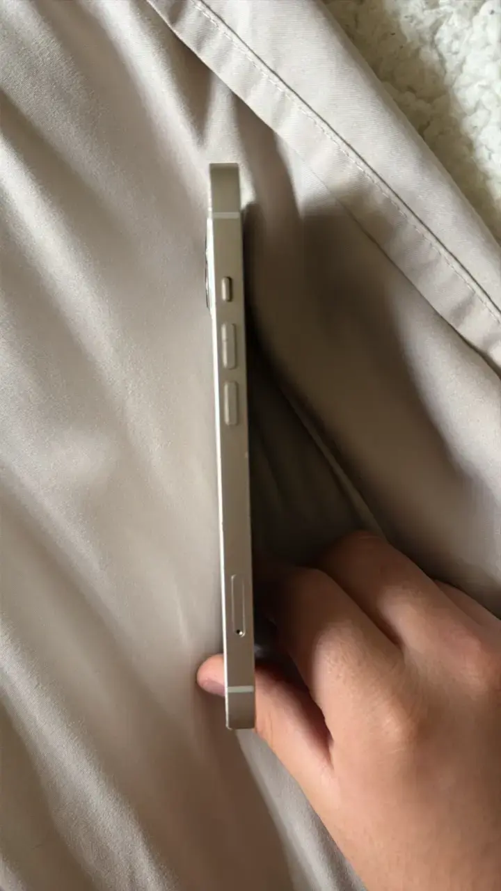 iPhone 13 - 4