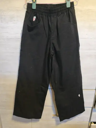 Pantalones negros con diseño de zanahoria - miniatura 1