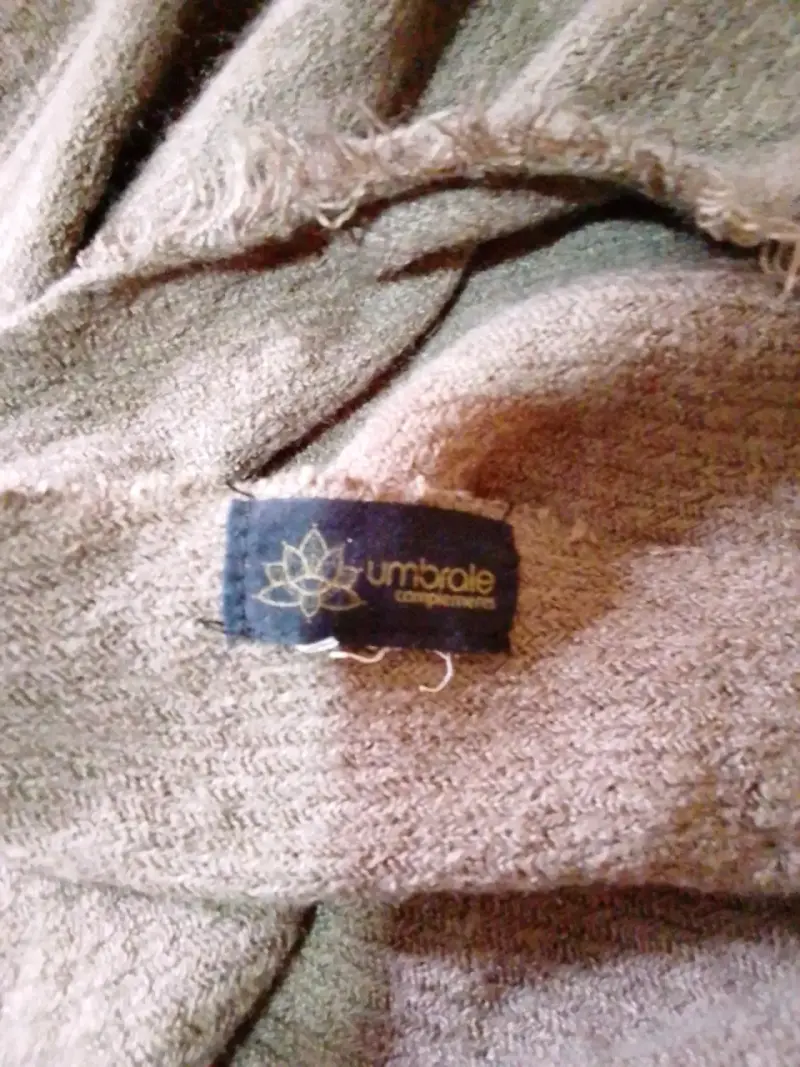 Poncho de lana con borde de piel sintética - 2
