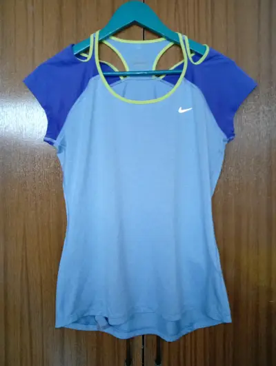 Polera deportiva Nike azul y morado - miniatura 1