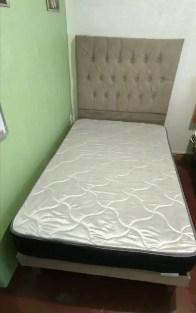Cabecera de cama acolchada beige - miniatura 2