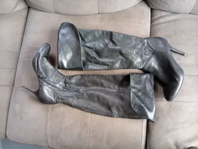 Botas de cuero negras con tacón alto - miniatura 1