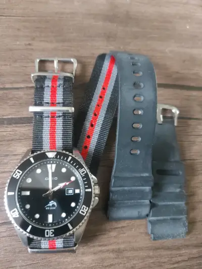 Reloj de pulsera clásico negro casio Marlin - miniatura 2