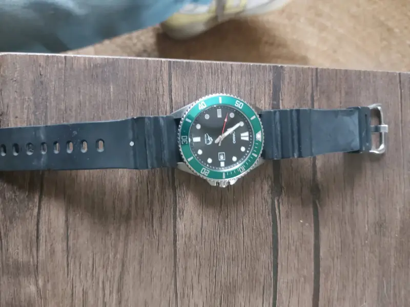 Reloj Casio sumergible negro y verde - 3