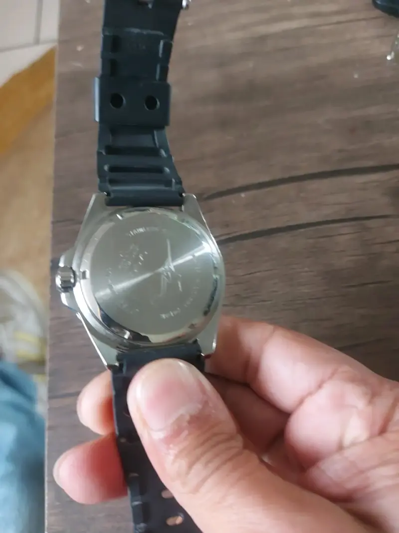 Reloj Casio sumergible negro y verde - 4