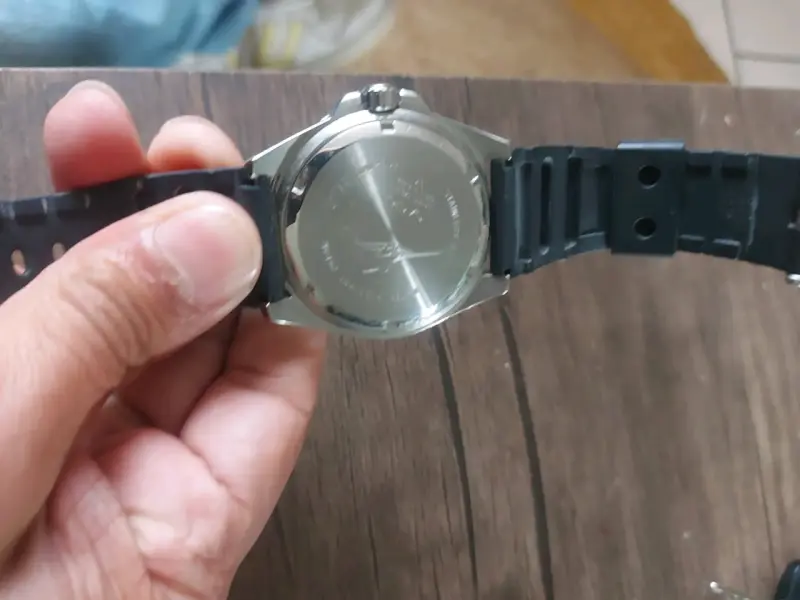 Reloj Casio sumergible negro y verde - 5